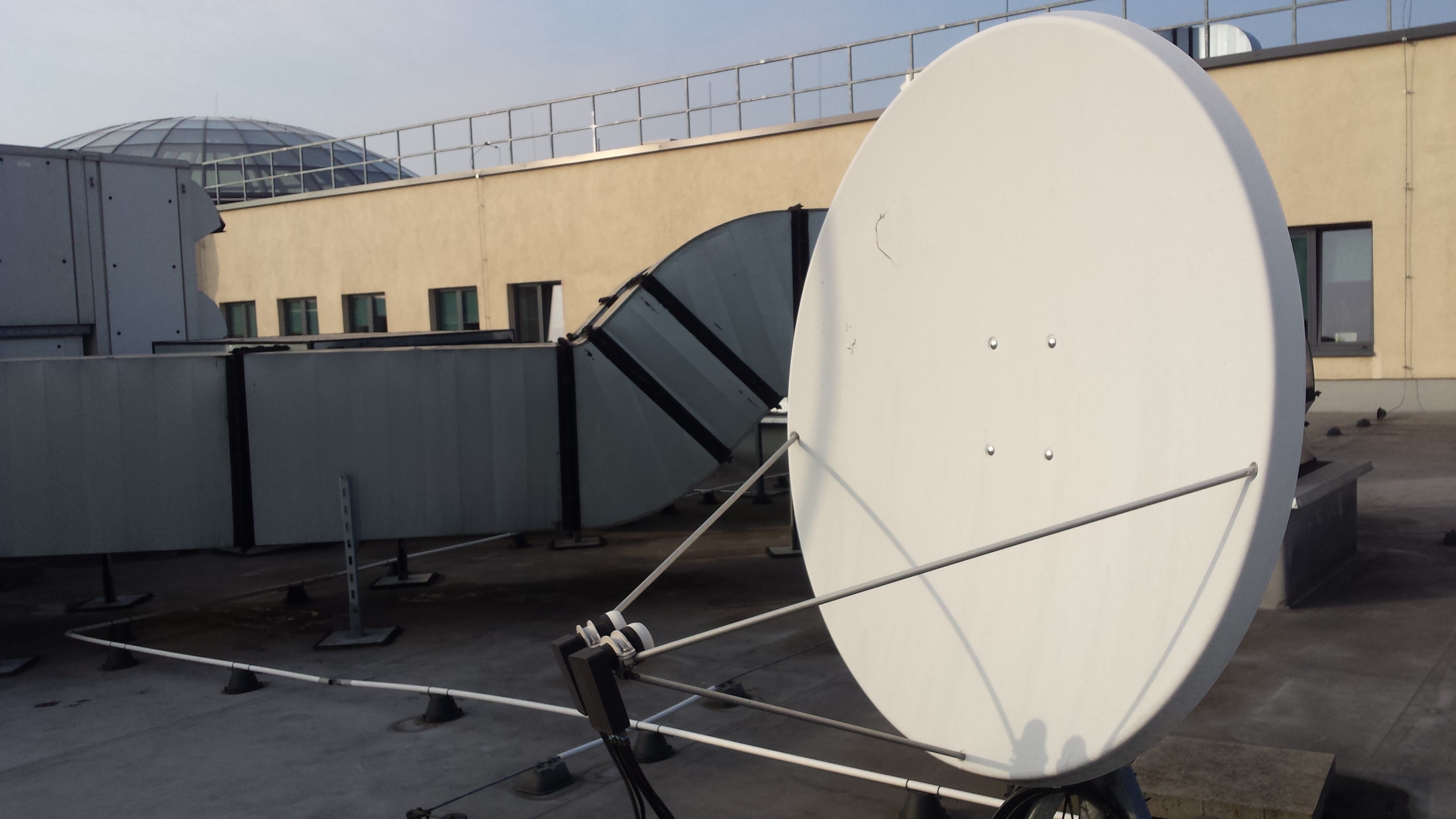 monta-anteny-satelitarnej-ustawianie-anten-satelitarnych-antel